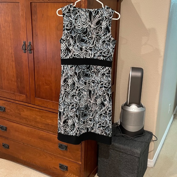 Ann Taylor Loft dress stretchy size 6 - Picture 4 of 5